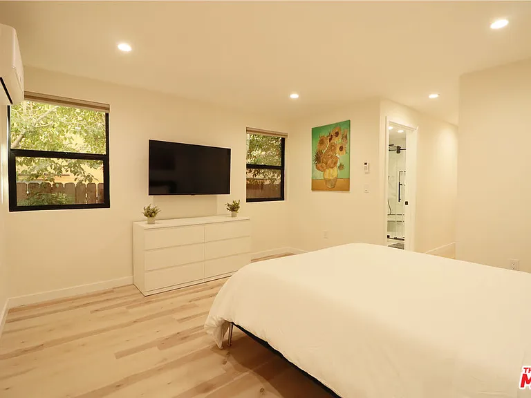 918 N San Vicente Blvd #E — Photo 10