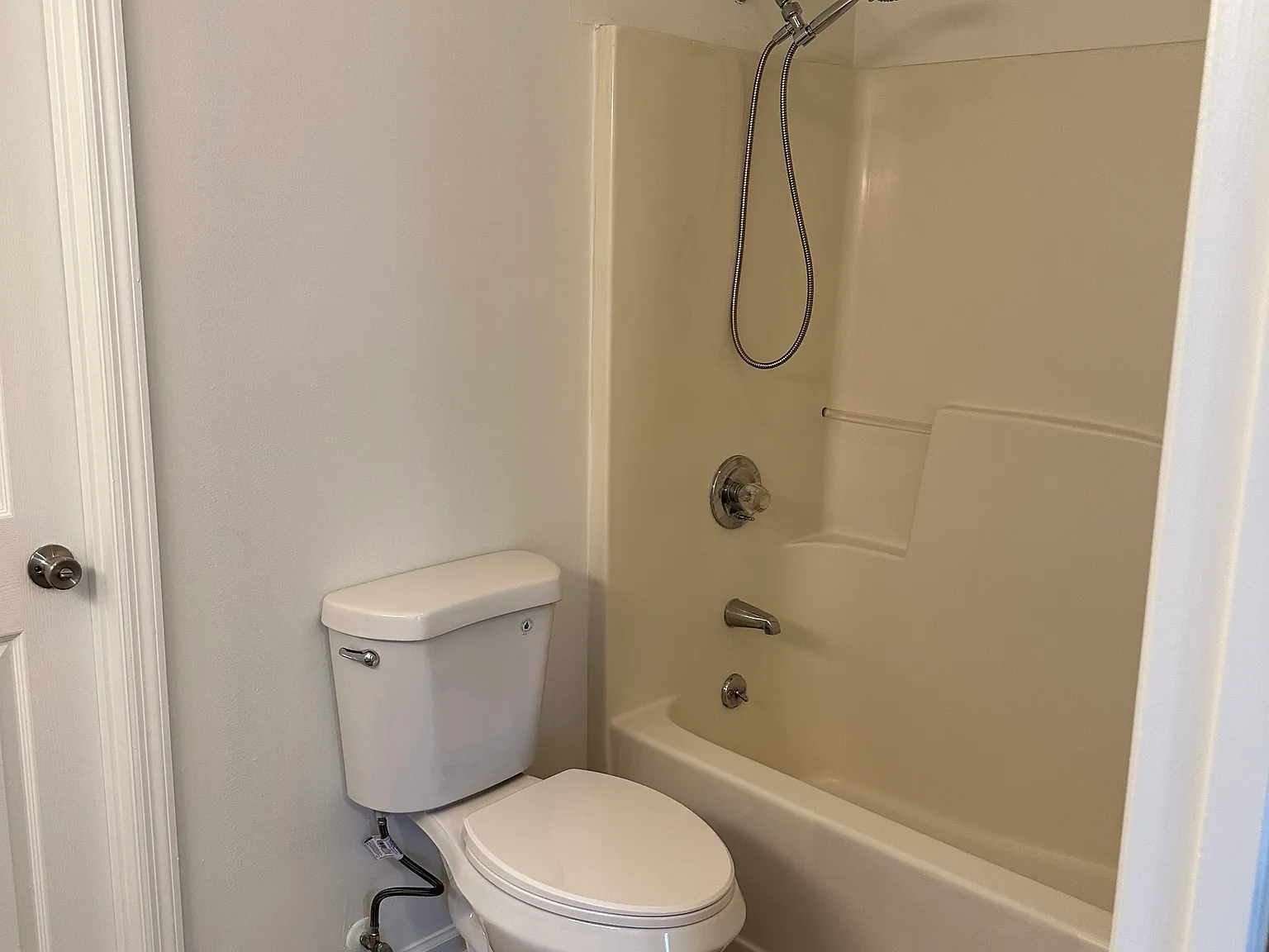 2 bed, 1.5 bath, 1200 sqft, $1,300 — Photo 4