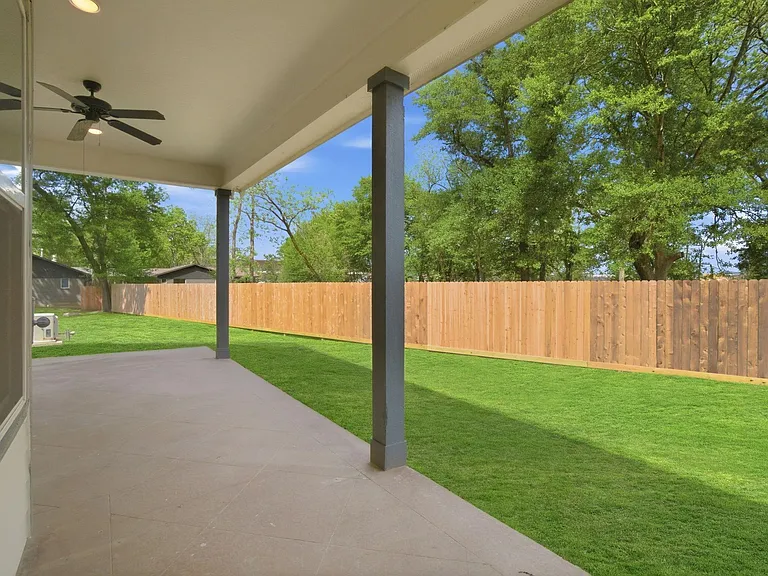 502 Louisa St — Photo 39