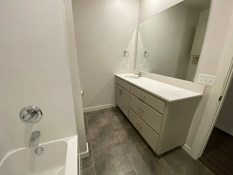 504 Martina Ln — Photo 11