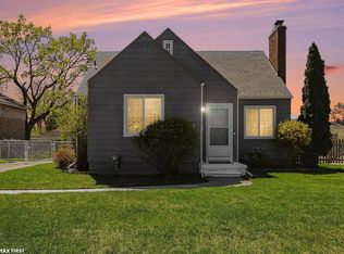 21910 Stephens St, Saint Clair Shores, MI 48080