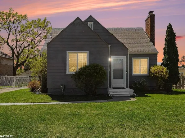 21910 Stephens St, Saint Clair Shores, MI 48080