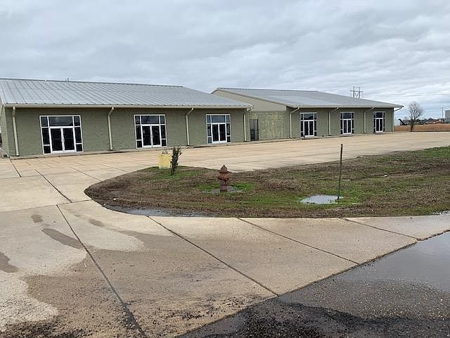 1st image of 4006 Commercial Center Dr