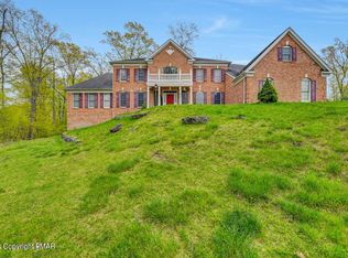 537 Tall Timber Cir, East Stroudsburg, PA 18302