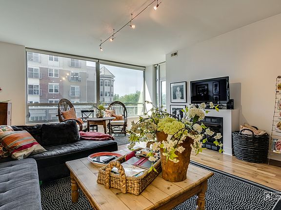 2nd image of 525 Kedzie St APT 404