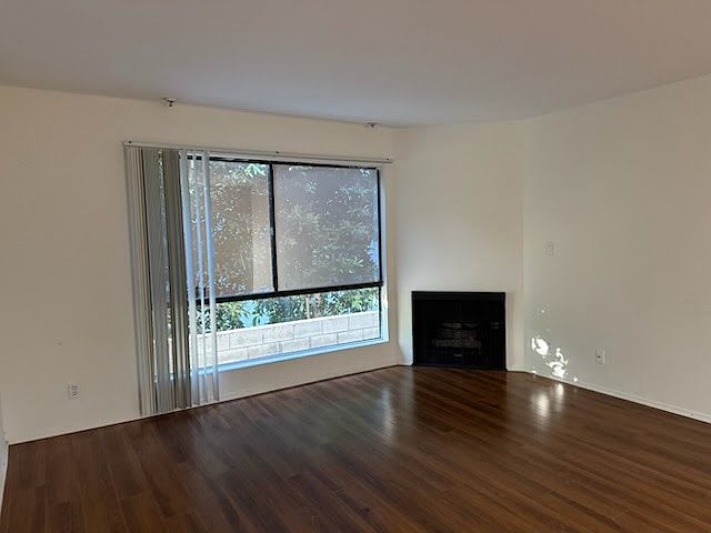 Quiet, rear facing living room
