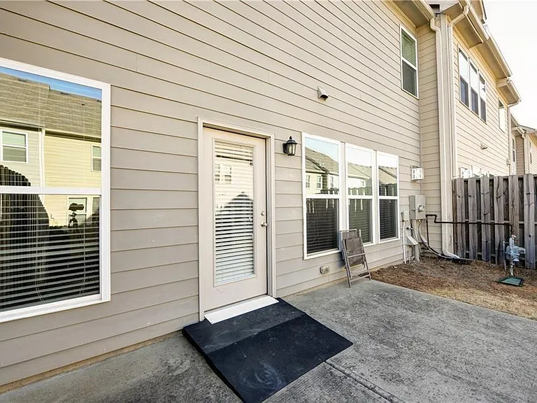 1226 Fischer Trce — Photo 2
