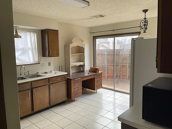 Breakfast & Dining Area