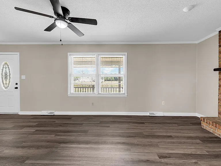 1354 Rogers Rd — Photo 21