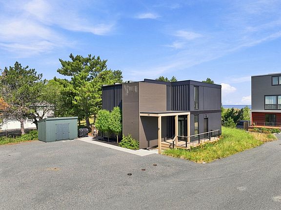 4th image of 41-41 Wingaersheek Rd #B