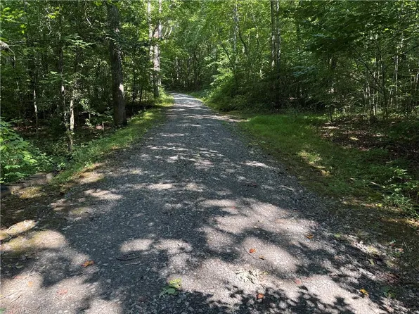 3032 Hauser Rd, East Bend, NC 27018