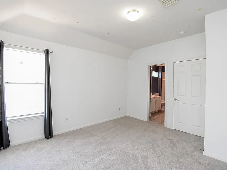 2719 Mossy Log Ct — Photo 40