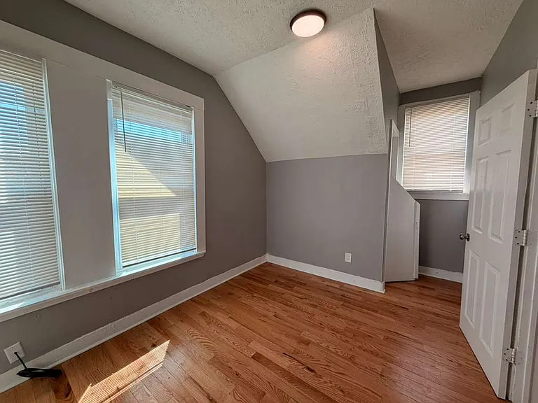 142 Rowe St #4A — Photo 4