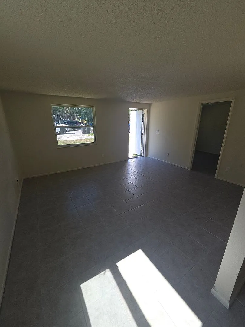 2/1 DUPLEX — Photo 4