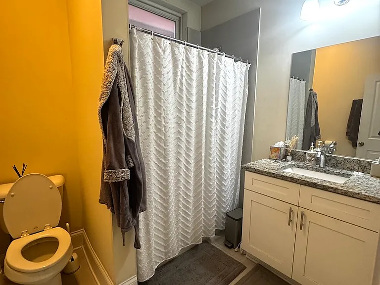 2619 N Southport Ave #1F — Photo 12