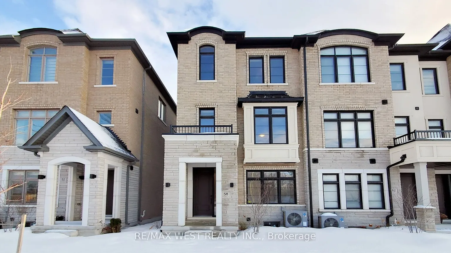 58 De La Roche Dr photo 1