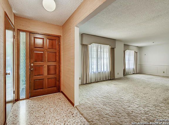 4th image of 127 Madrid Dr