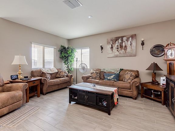 4th image of 369 E Tropical Dr