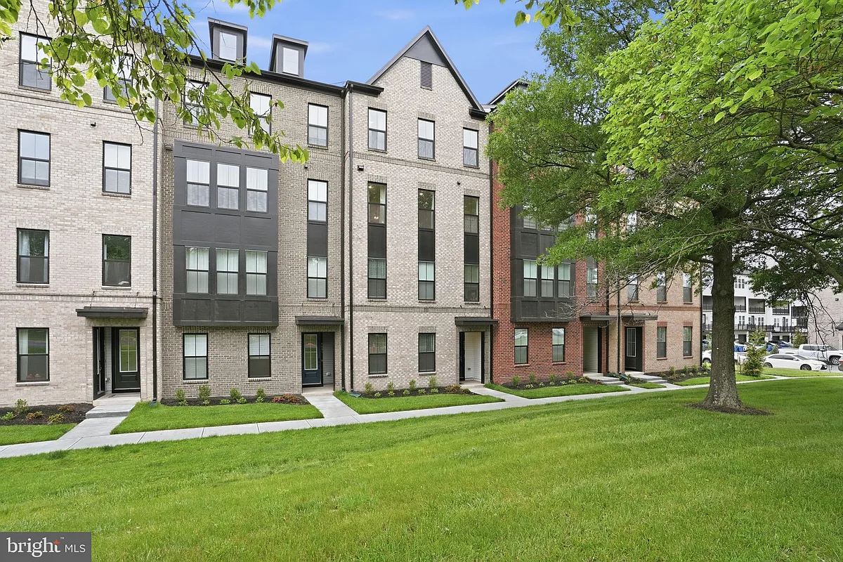 Building Photo - 4835 Bauhaus Sq #104