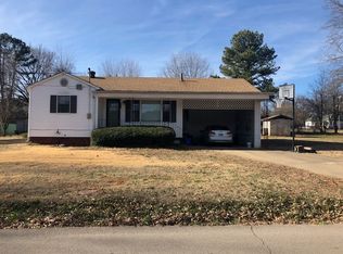 607 N 2nd St, Ozark, AR 72949