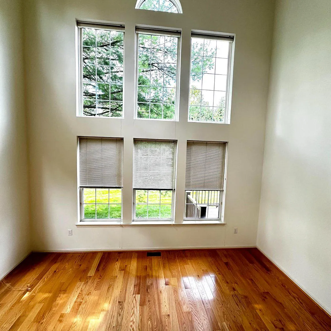 3 bed, 2.5 bath, 2464 sqft, $4,500 — Photo 2