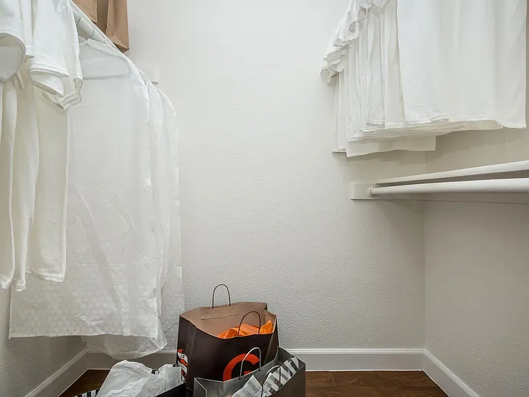 Sun Creek Apartments — Photo 44