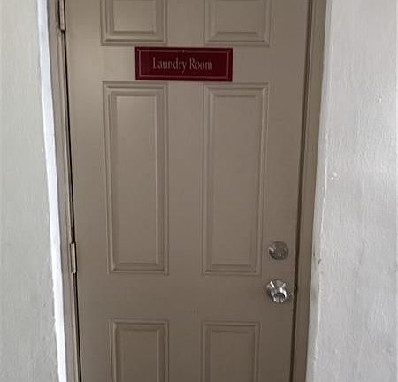 4th image of 101 SE 6th Ave APT 3
