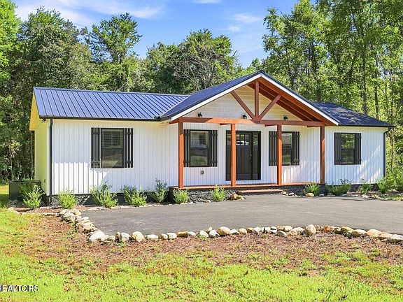 3rd image of 3614 Cove Ln