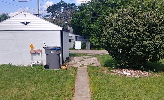 2nd image of 626 S Temple Ave