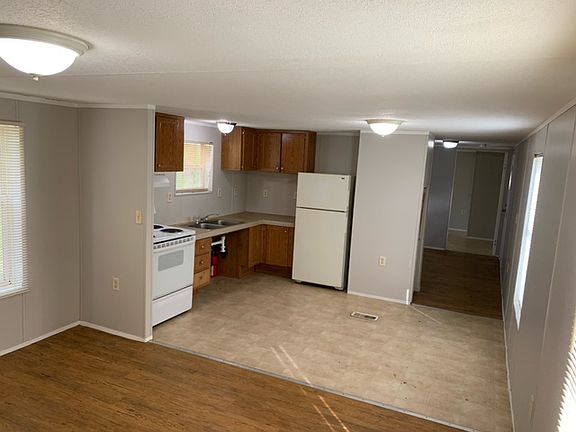4th image of 120 Sycamore Ln #B
