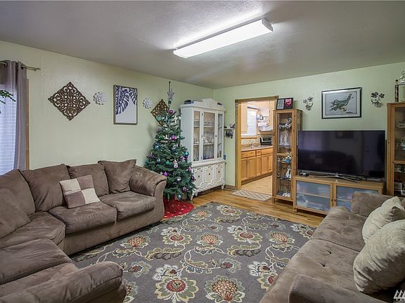 4th image of 8428 Yakima Ave
