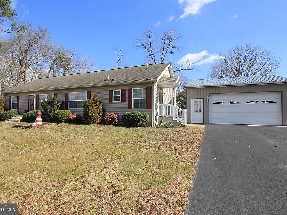 1st image of 112 Pebble Dr