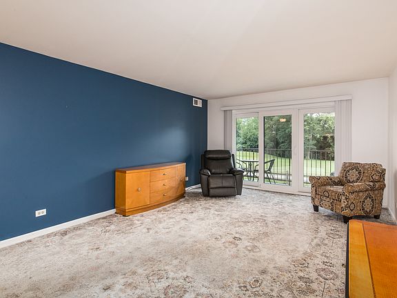 5th image of 250 W Parliament Pl APT 105