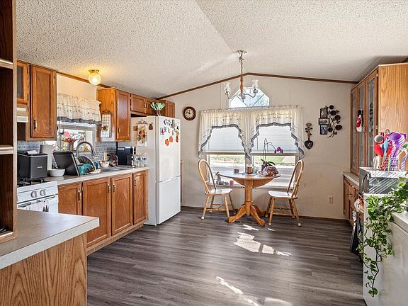 5th image of 405 E Main STREET