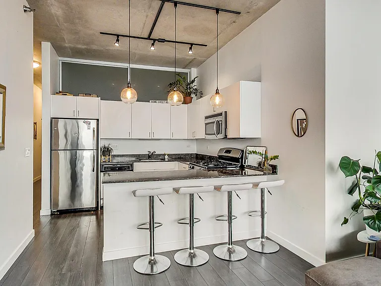 235 W Van Buren St #4311 — Photo 28