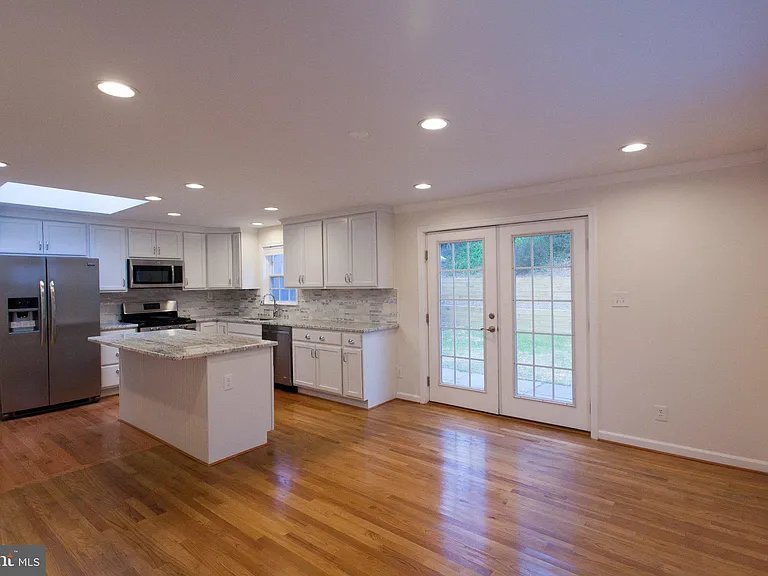 1419 N Longfellow St — Photo 36