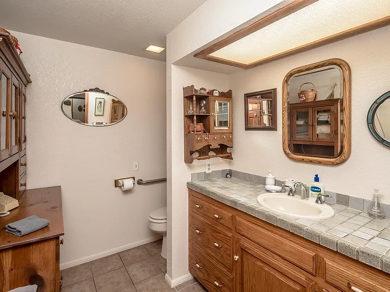 341 Riverfront Dr — Photo 6
