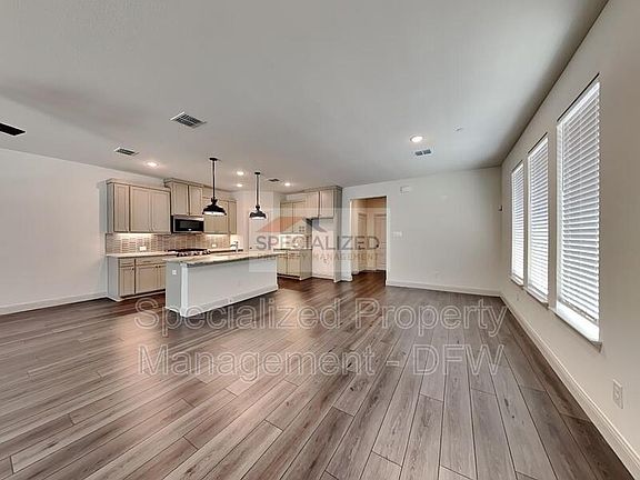 2nd image of 3737 Wellesley Ave