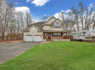 381 Deep Hole Rd, Calverton, NY 11933