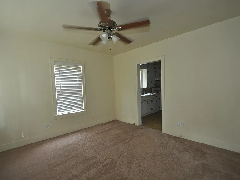 211 E Burress St — Photo 4