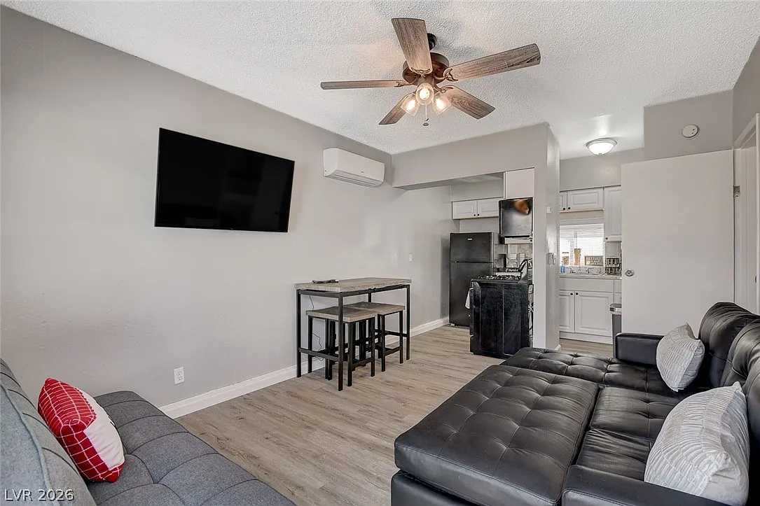 1 bed, 1.0 bath, 1383 sqft, $1,150 — Photo 4