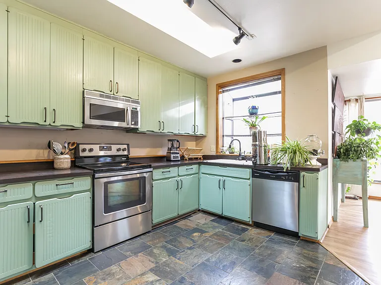 31 Highland St — Photo 12