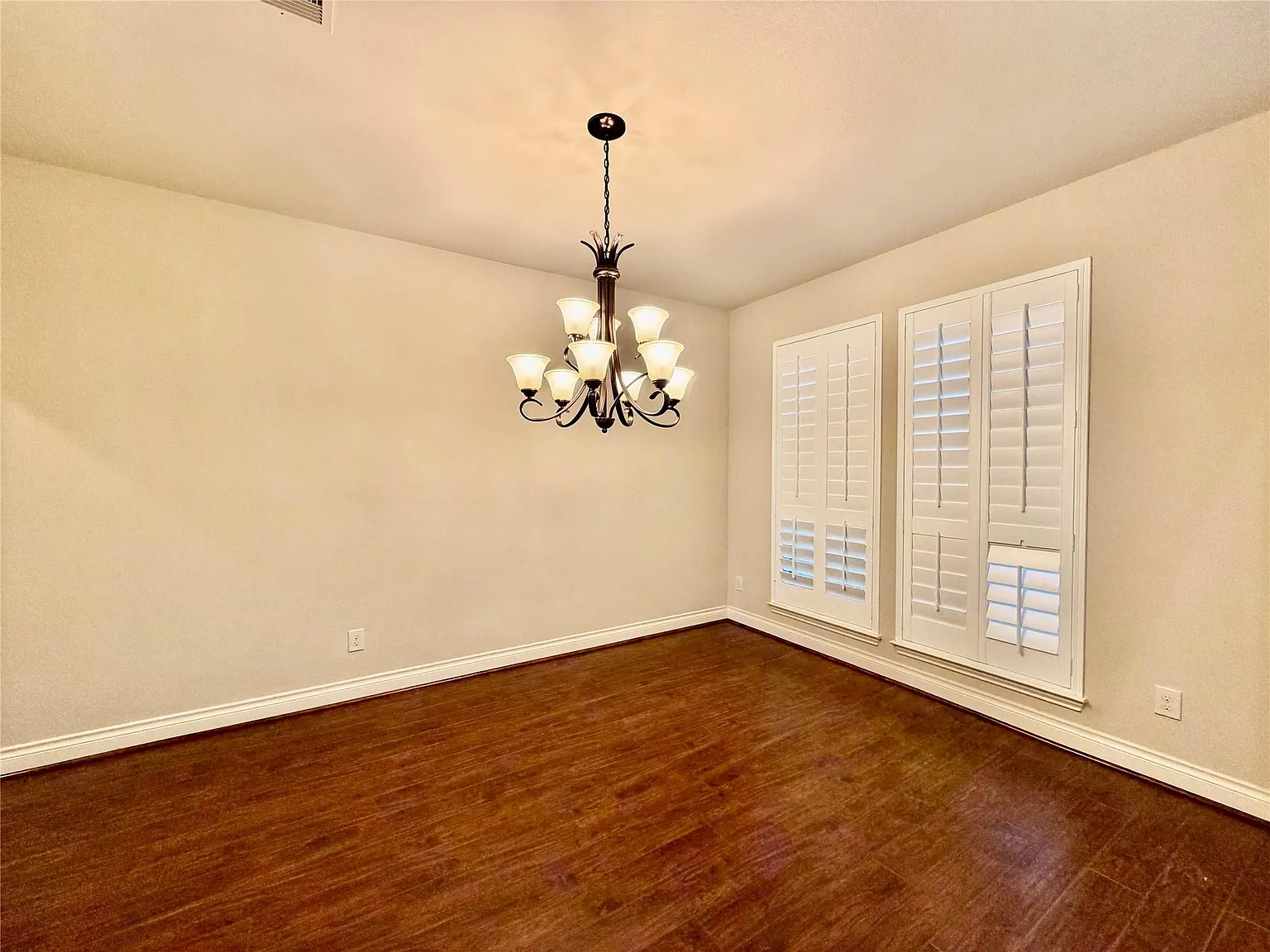 4 bed, 3.5 bath, 3490 sqft, $3,500 — Photo 2