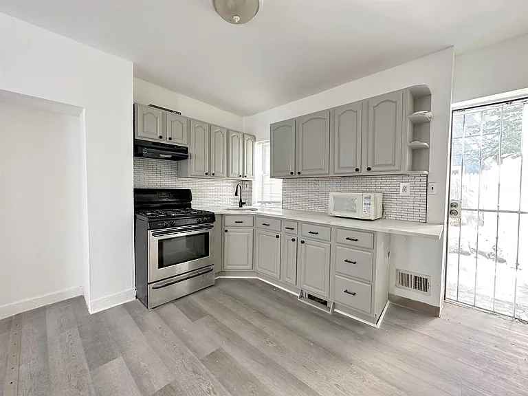 1026 S Cleveland St — Photo 11