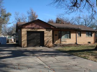 906 N Brownthrush Ln, Wichita, KS 67212
