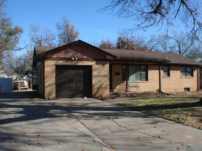 906 N Brownthrush Ln, Wichita, KS, 67212