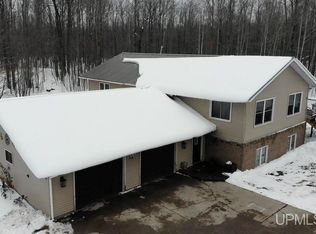 35296 Woodspur Rd, Ontonagon, MI 49953