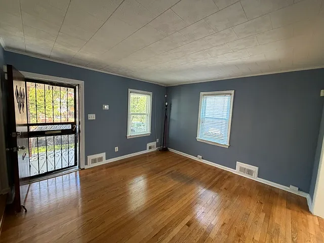 639 Emerson St NE — Photo 5
