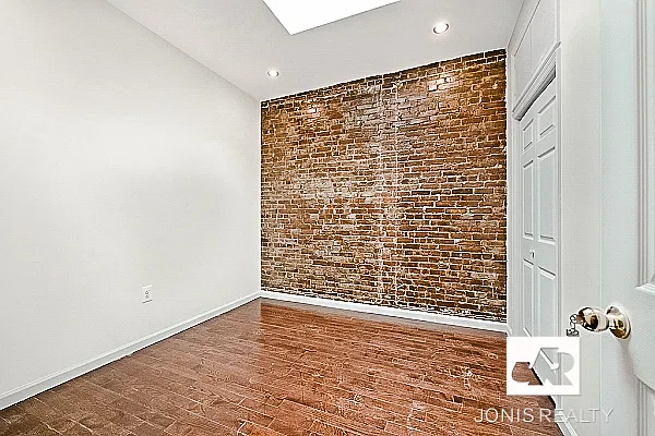 Rented by Jonis Realty | media 3