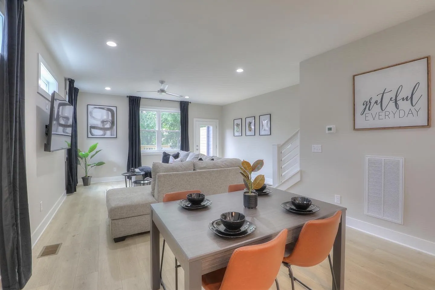 3 bed, 2088 sqft, $3,000 — Photo 3